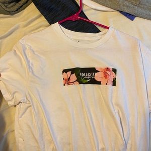 Hollister t shirt